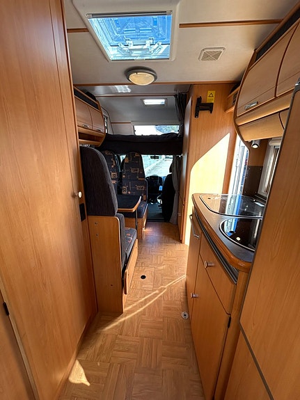LMC LIBERTY 650 2,8 JTD, SOLCELLER 9 of 16
