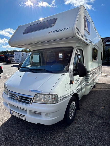 LMC LIBERTY 650 2,8 JTD, SOLCELLER 15 of 16