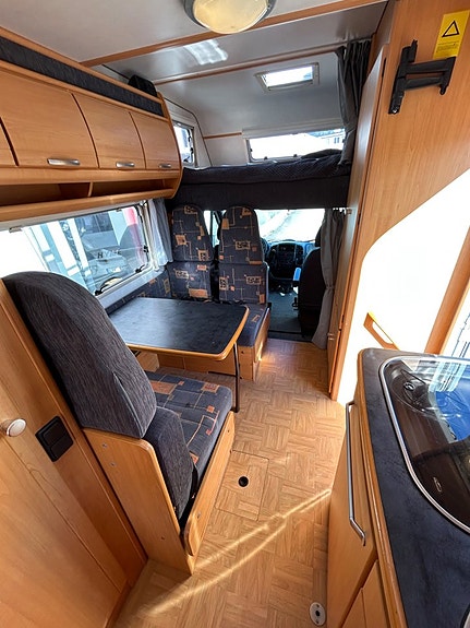 LMC LIBERTY 650 2,8 JTD, SOLCELLER 10 of 16
