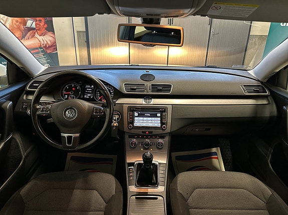 Volkswagen Passat 16 of 24