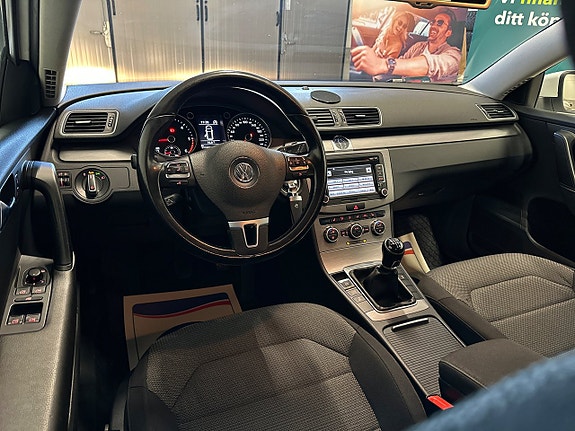 Volkswagen Passat 13 of 24