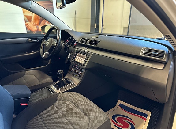 Volkswagen Passat 15 of 24