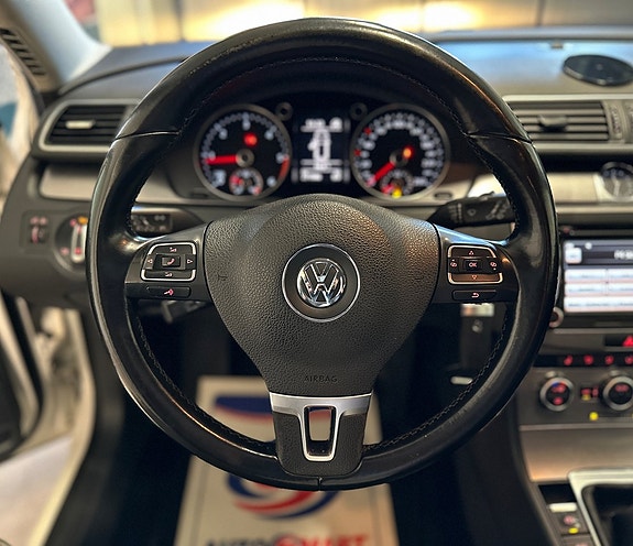 Volkswagen Passat 19 of 24