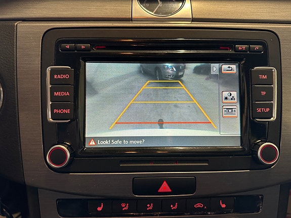 Volkswagen Passat 23 of 24