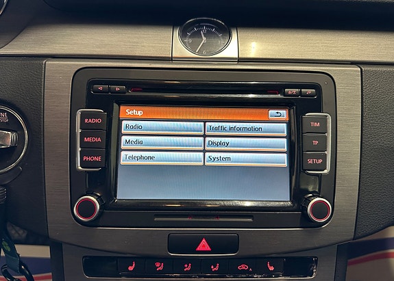 Volkswagen Passat 22 of 24