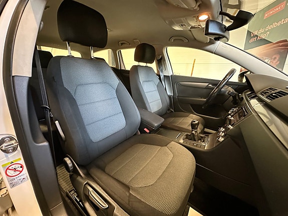 Volkswagen Passat 14 of 24