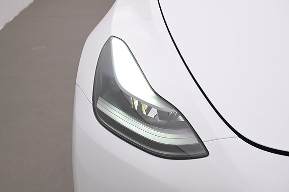 Tesla Model Y 26 of 27