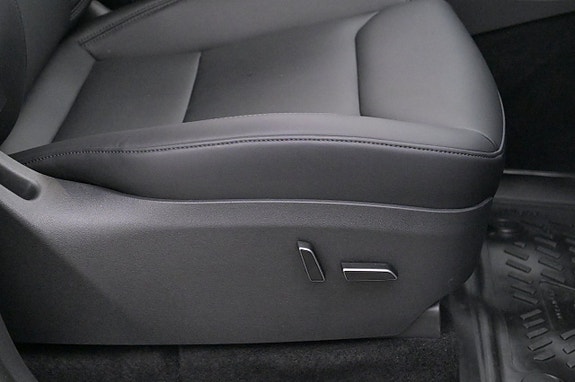 Tesla Model Y 13 of 27