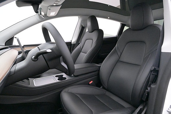 Tesla Model Y 9 of 27