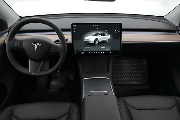 Tesla Model Y 6 of 27