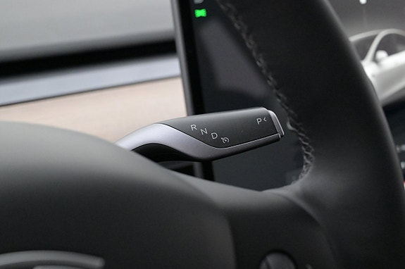 Tesla Model Y 8 of 27