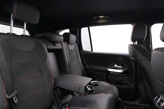Mercedes-Benz EQB300 25 of 27