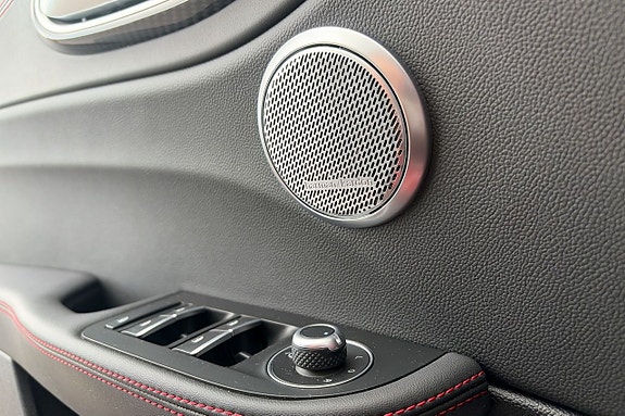 Alfa Romeo Giulia Quadrifoglio 14 of 21