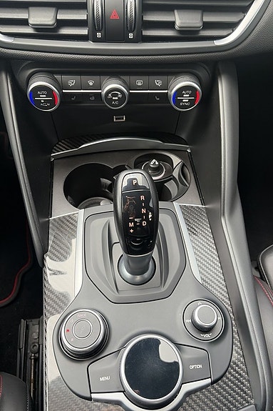 Alfa Romeo Giulia Quadrifoglio 16 of 21