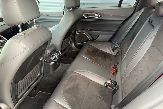 Alfa Romeo Giulia Quadrifoglio 18 of 21