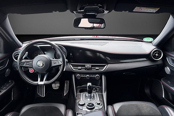 Alfa Romeo Giulia Quadrifoglio 9 of 21
