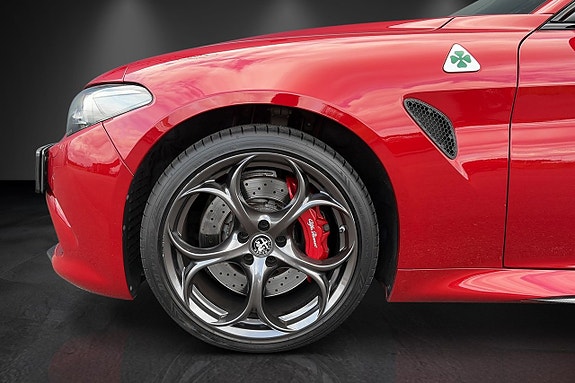 Alfa Romeo Giulia Quadrifoglio 3 of 21