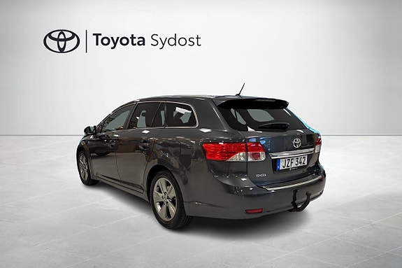 Toyota Avensis 2 of 18