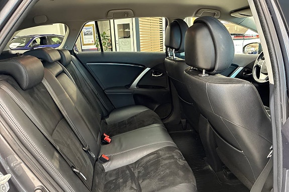 Toyota Avensis 7 of 18