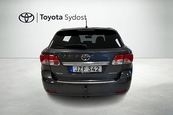 Toyota Avensis 4 of 18