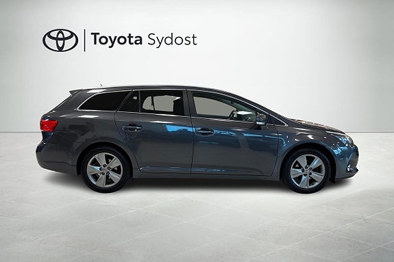 Toyota Avensis 16 of 18