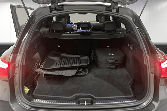 Mercedes-Benz GLC300 e 15 of 18