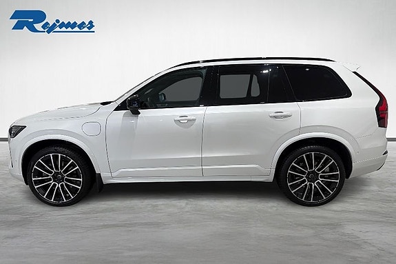 Volvo XC90 3 of 23