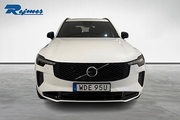 Volvo XC90 5 of 23