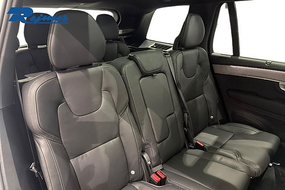 Volvo XC90 15 of 23