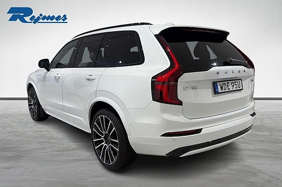 Volvo XC90 2 of 23