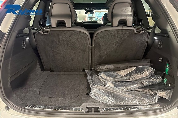 Volvo XC90 18 of 23