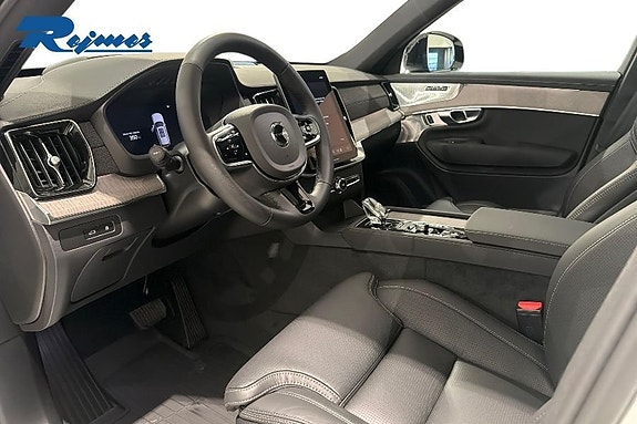 Volvo XC90 6 of 23