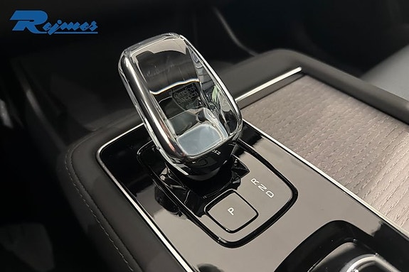 Volvo XC90 13 of 23