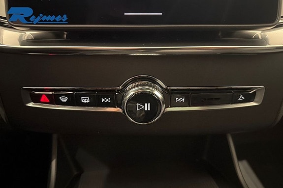Volvo XC90 12 of 23