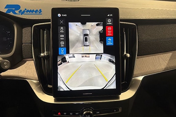 Volvo XC90 10 of 23