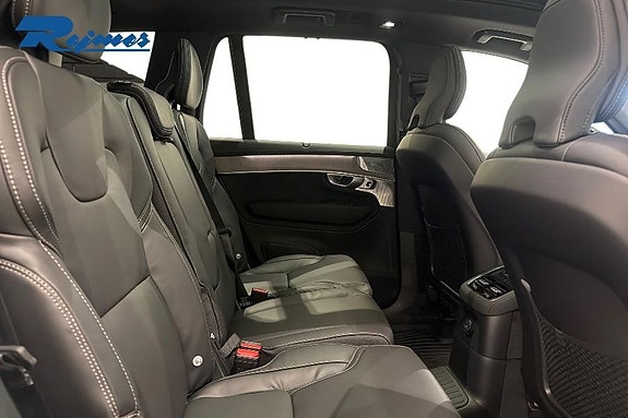 Volvo XC90 16 of 23