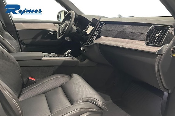 Volvo XC90 14 of 23
