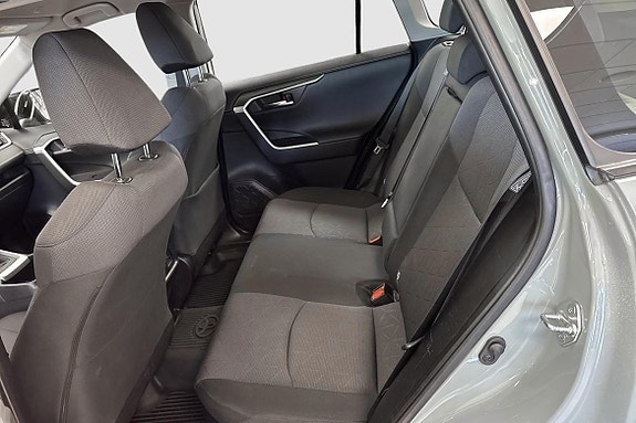 Toyota RAV4 9 of 12