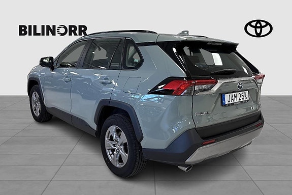 Toyota RAV4 3 of 12