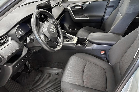 Toyota RAV4 8 of 12