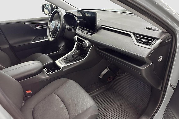 Toyota RAV4 7 of 12