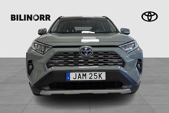 Toyota RAV4 6 of 12