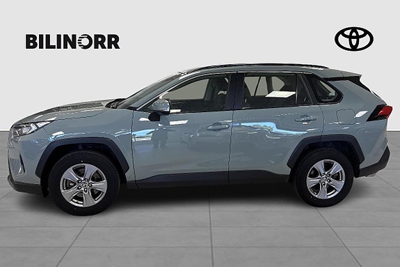 Toyota RAV4 4 of 12