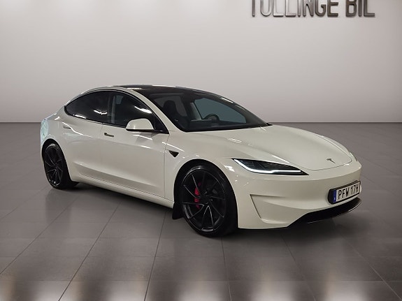 Tesla Model 3 7 of 23