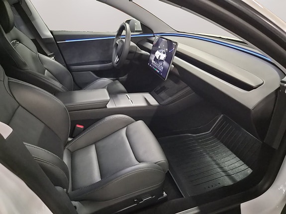 Tesla Model 3 13 of 23