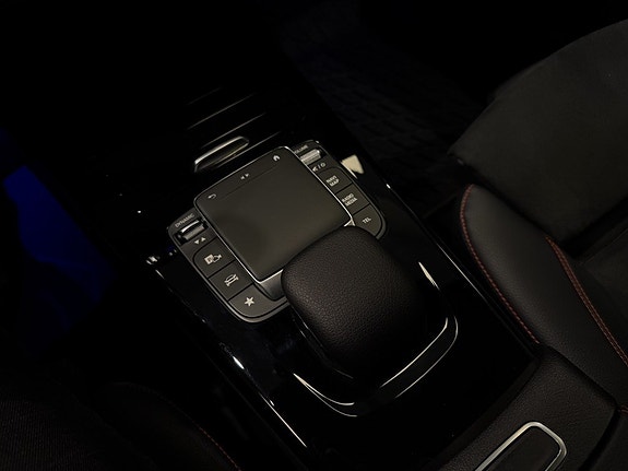 Mercedes-Benz CLA250 e 17 of 29