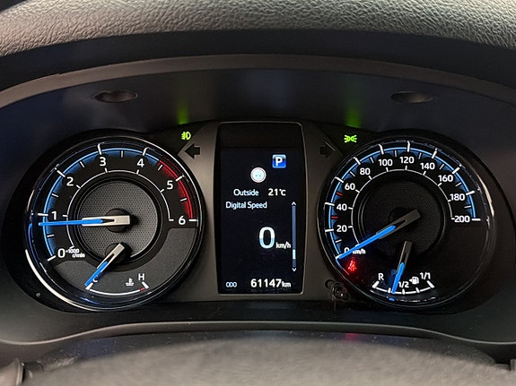 Toyota HiLux 20 of 30