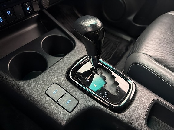 Toyota HiLux 30 of 30