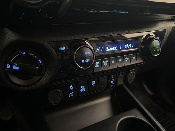 Toyota HiLux 29 of 30