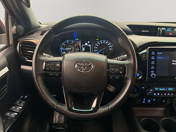 Toyota HiLux 18 of 30